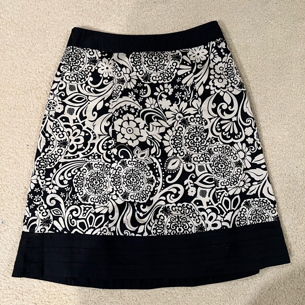 ANN TAYLOR Women's 100% Cotton A-Line Flare Skirt Black cream Floral 6
